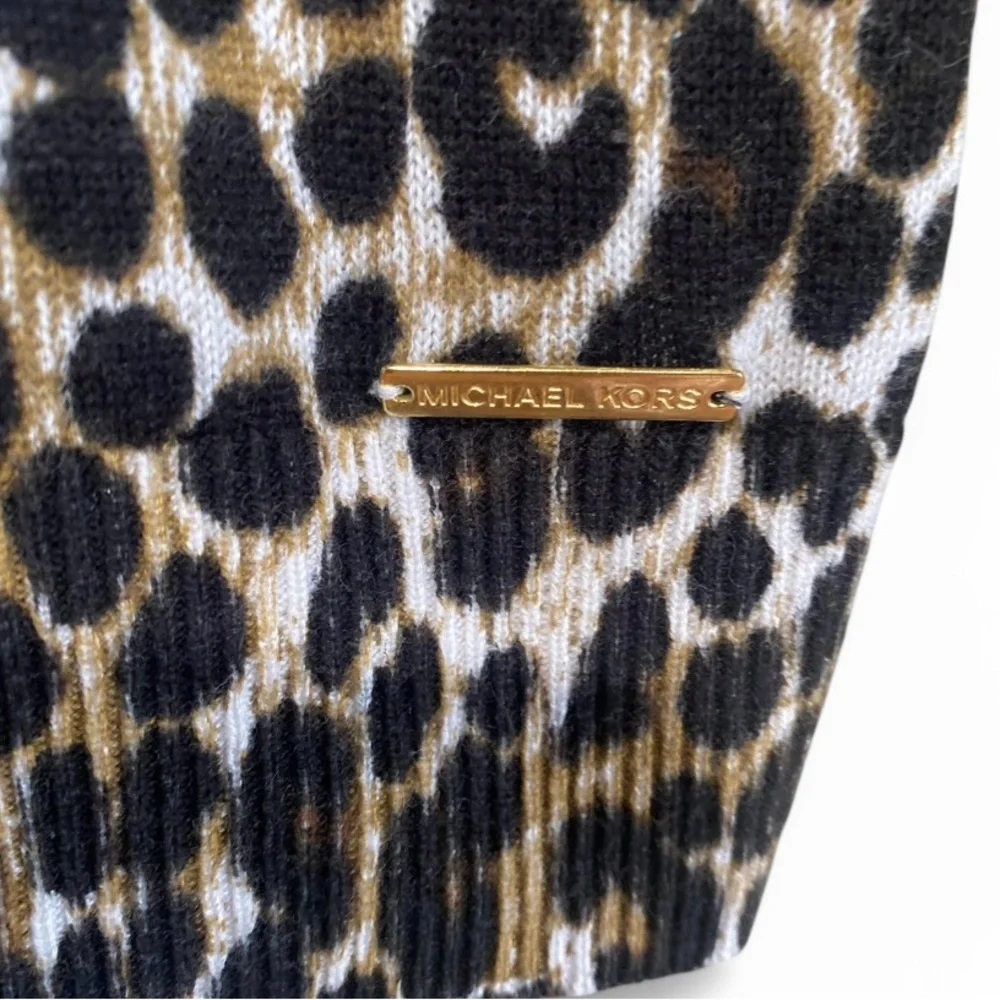 Michael Kors Women’s Leopard Print V-Neck  Lightweight Long Sleeve Top Sz M